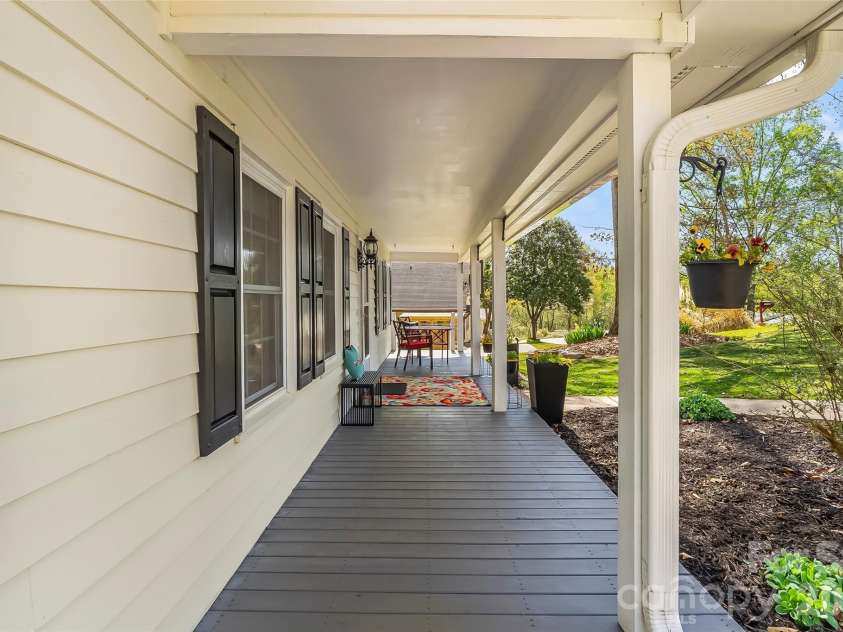 1548 Castell Lane, Hickory, NC 28601.  MLS# CAR4378823, YatesRealty ID 23578. 
