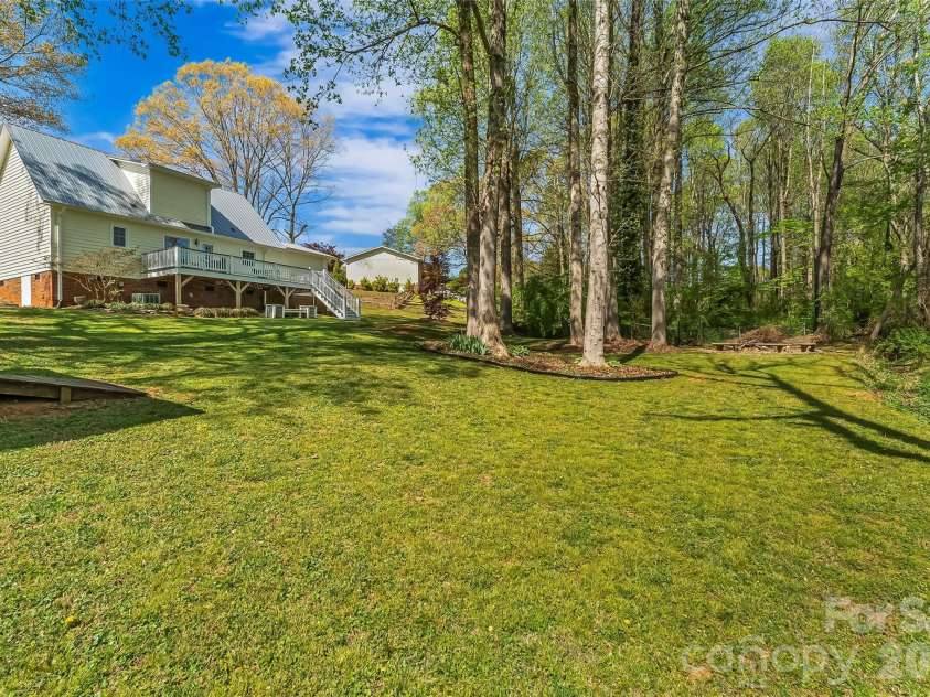 1548 Castell Lane, Hickory, NC 28601.  MLS# CAR4378823, YatesRealty ID 23578. 