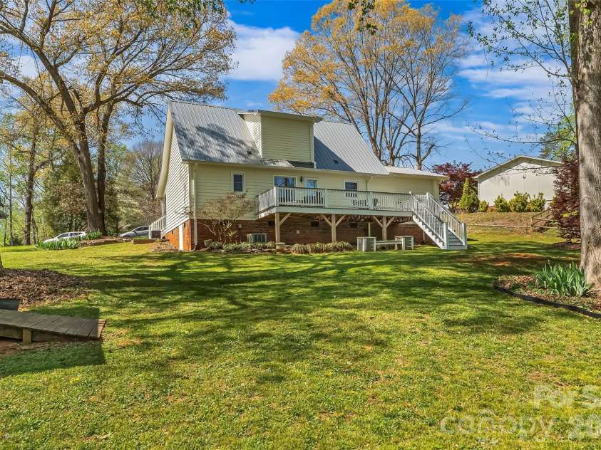 1548 Castell Lane, Hickory, NC 28601.  MLS# CAR4378823, YatesRealty ID 23578. 