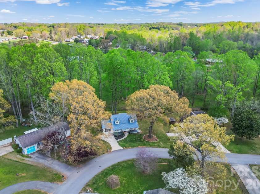 1548 Castell Lane, Hickory, NC 28601.  MLS# CAR4378823, YatesRealty ID 23578. 