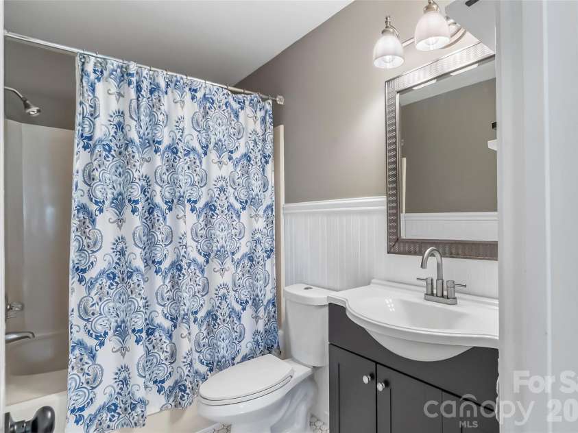 1548 Castell Lane, Hickory, NC 28601.  MLS# CAR4378823, YatesRealty ID 23578. Primary Bathroom