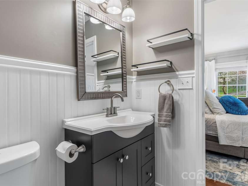 1548 Castell Lane, Hickory, NC 28601.  MLS# CAR4378823, YatesRealty ID 23578. Primary Bathroom