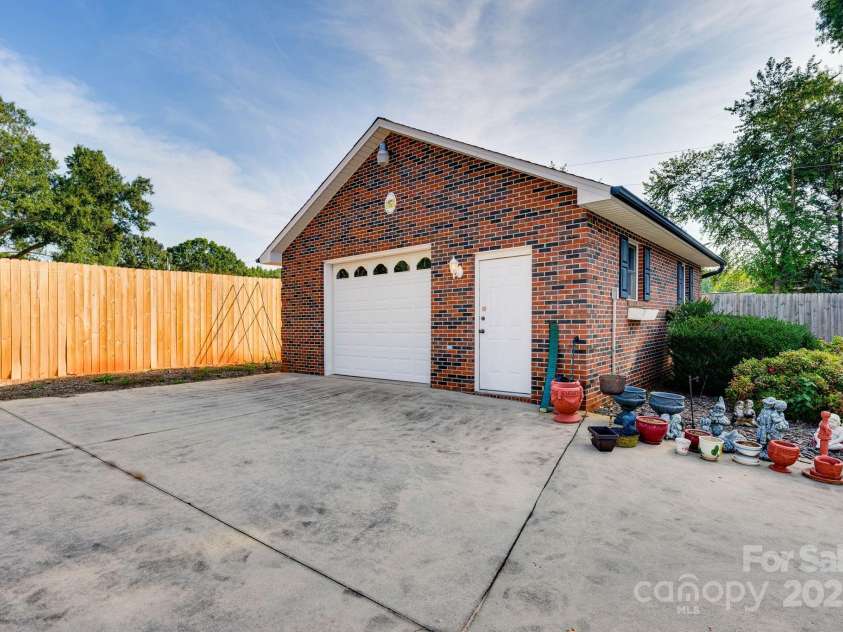 3132 Fox Den Circle, Iron Station, NC 28080.  MLS# CAR4292506, YatesRealty ID 2358. 