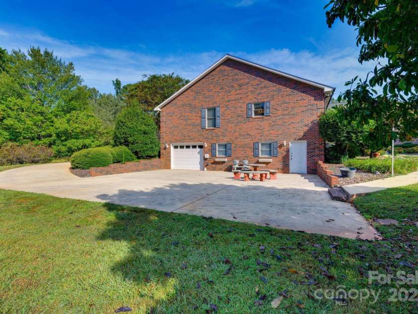 3132 Fox Den Circle, Iron Station, NC 28080.  MLS# CAR4292506, YatesRealty ID 2358. 