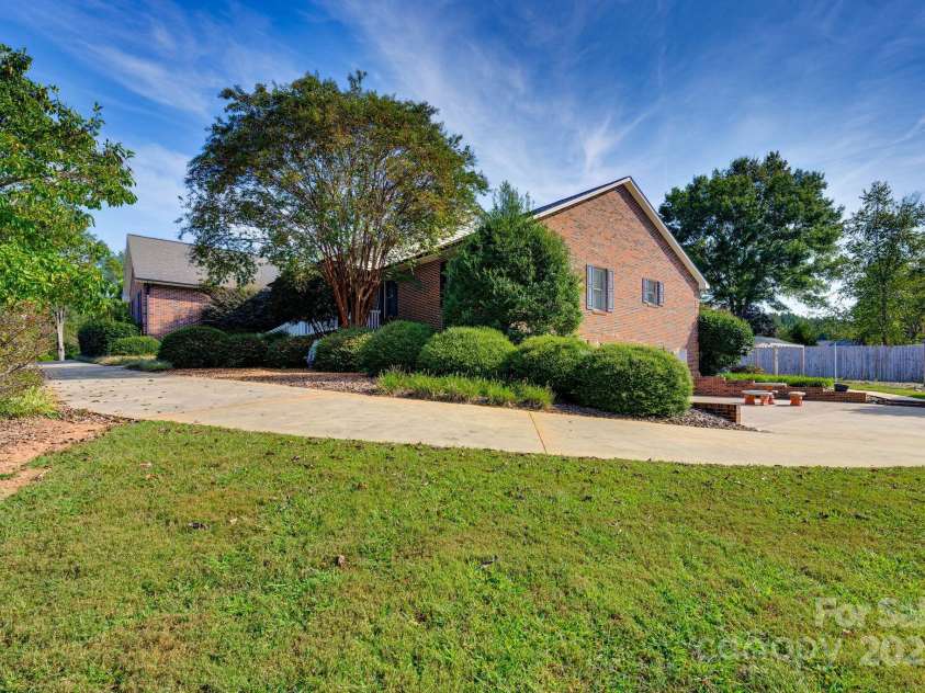 3132 Fox Den Circle, Iron Station, NC 28080.  MLS# CAR4292506, YatesRealty ID 2358. 
