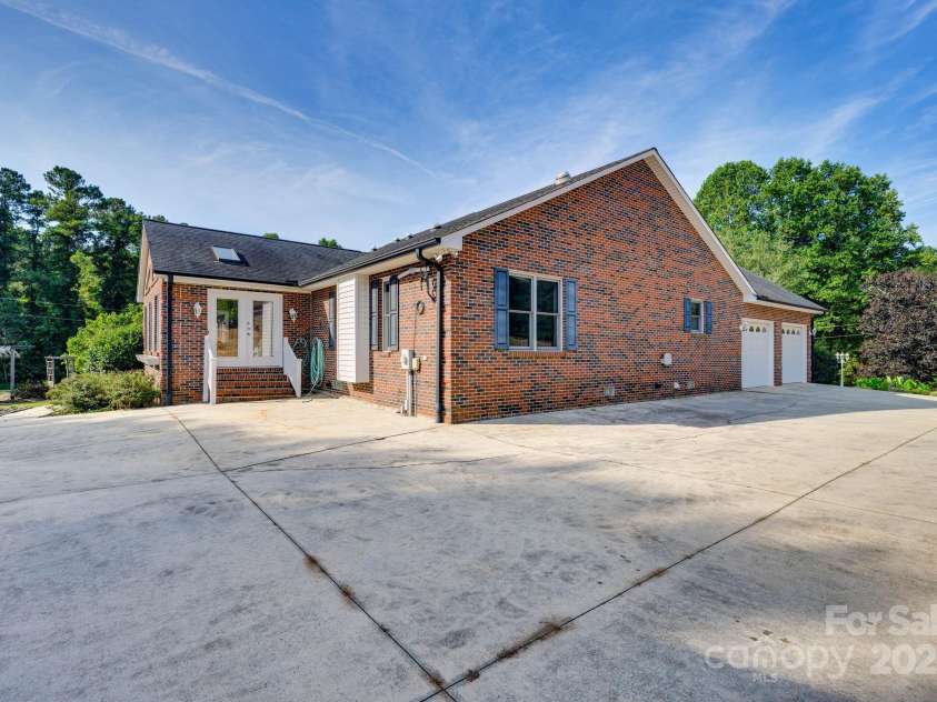 3132 Fox Den Circle, Iron Station, NC 28080.  MLS# CAR4292506, YatesRealty ID 2358. 
