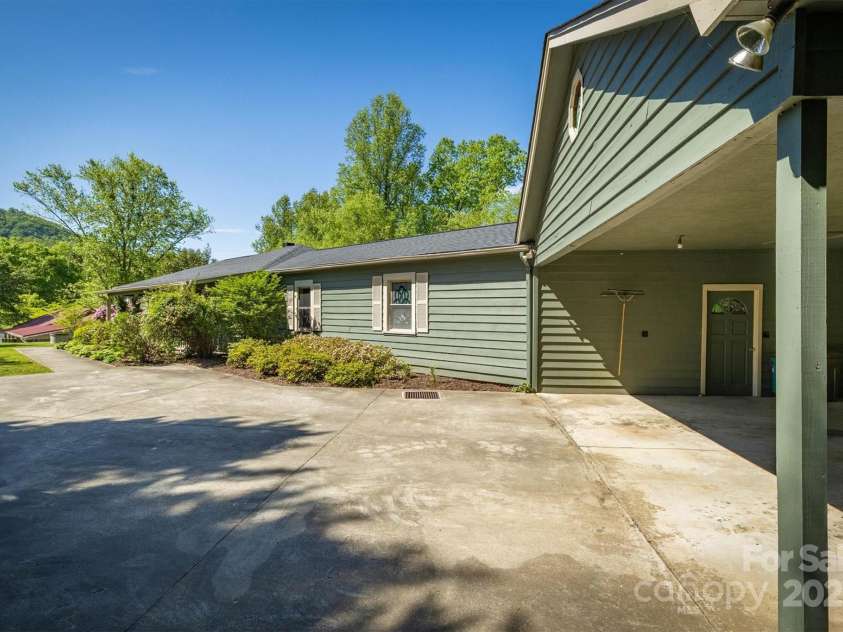 3535 Terra Firma Drive, Lenoir, NC 28645.  MLS# CAR4248381, YatesRealty ID 23581. 