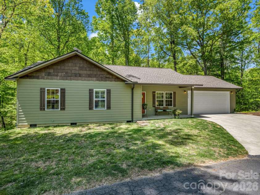 135 Half Moon Lane, Brevard, NC 28712.  MLS# CAR4378080, YatesRealty ID 23583. 