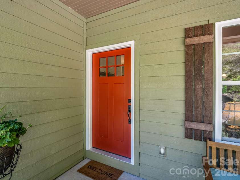 135 Half Moon Lane, Brevard, NC 28712.  MLS# CAR4378080, YatesRealty ID 23583. 