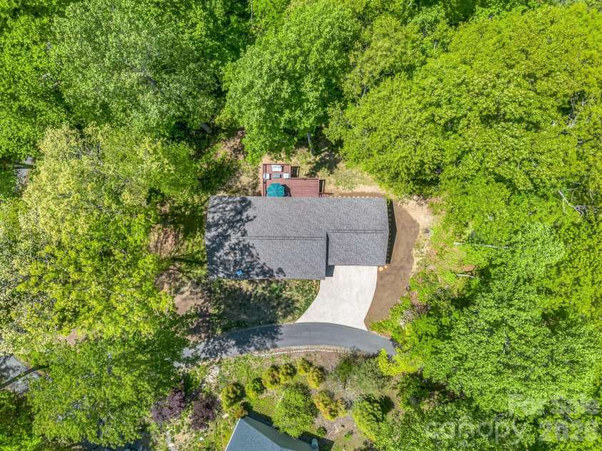 135 Half Moon Lane, Brevard, NC 28712.  MLS# CAR4378080, YatesRealty ID 23583. 