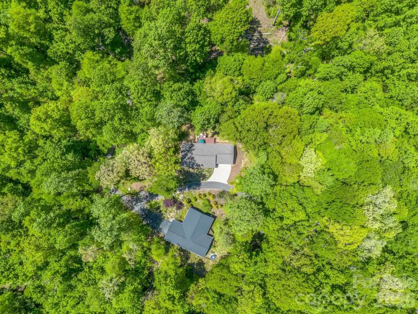 135 Half Moon Lane, Brevard, NC 28712.  MLS# CAR4378080, YatesRealty ID 23583. 