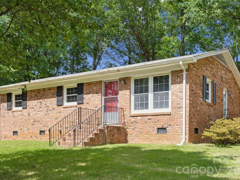 1975 Peace Road, Fort Mill, SC 29715.  MLS# CAR4377225, YatesRealty ID 23585. 