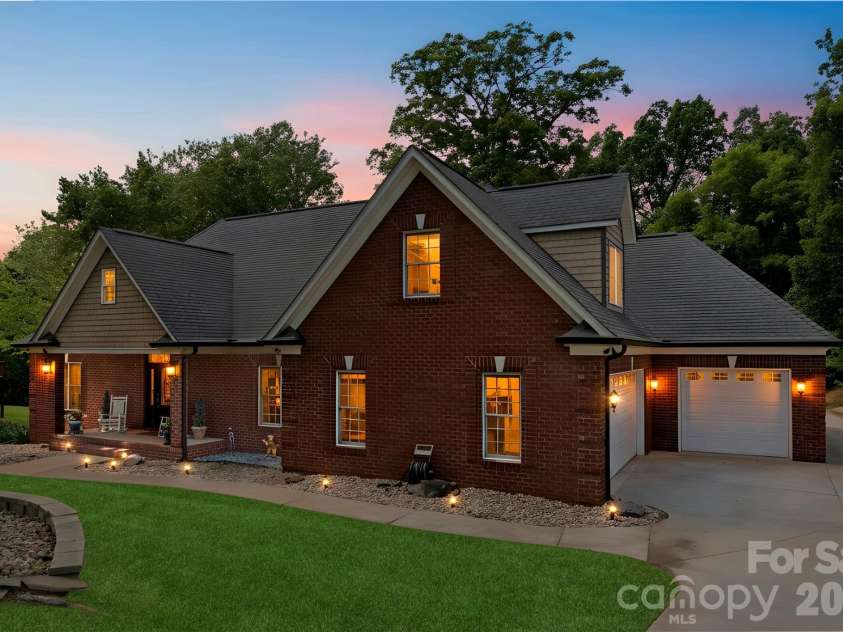 5424 Old Town Lane, Gastonia, NC 28056.  MLS# CAR4372373, YatesRealty ID 23588. 