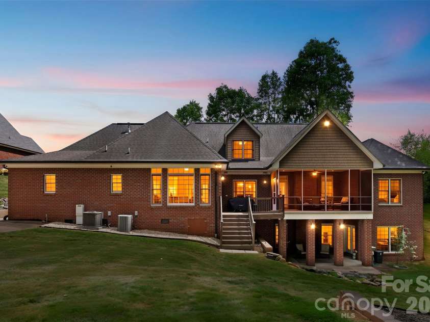 5424 Old Town Lane, Gastonia, NC 28056.  MLS# CAR4372373, YatesRealty ID 23588. 
