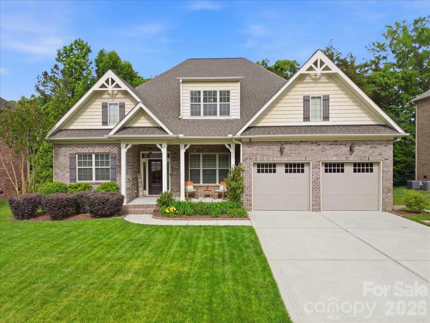 4005 Stonehill Lane, Matthews, NC 28104.  MLS# CAR4380578, YatesRealty ID 23589. 