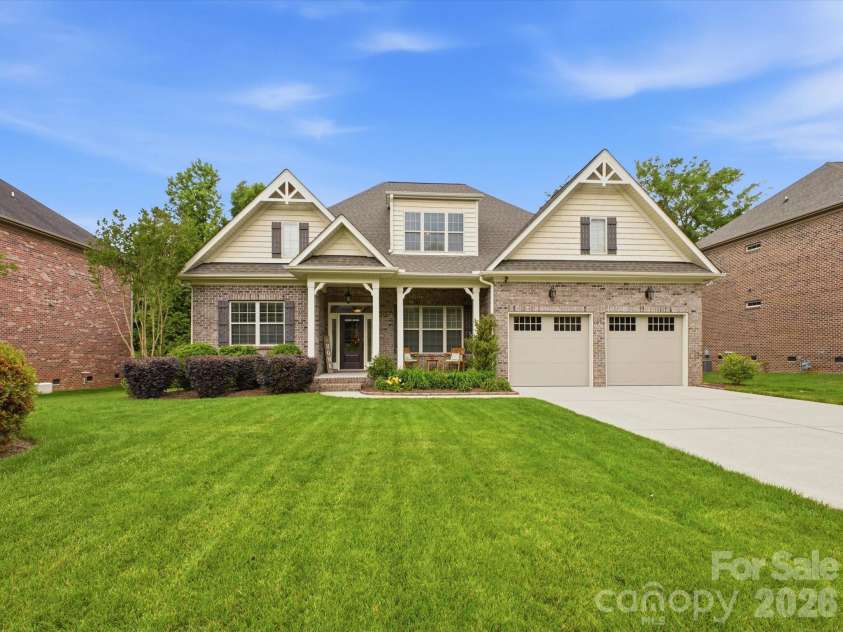 4005 Stonehill Lane, Matthews, NC 28104.  MLS# CAR4380578, YatesRealty ID 23589. 