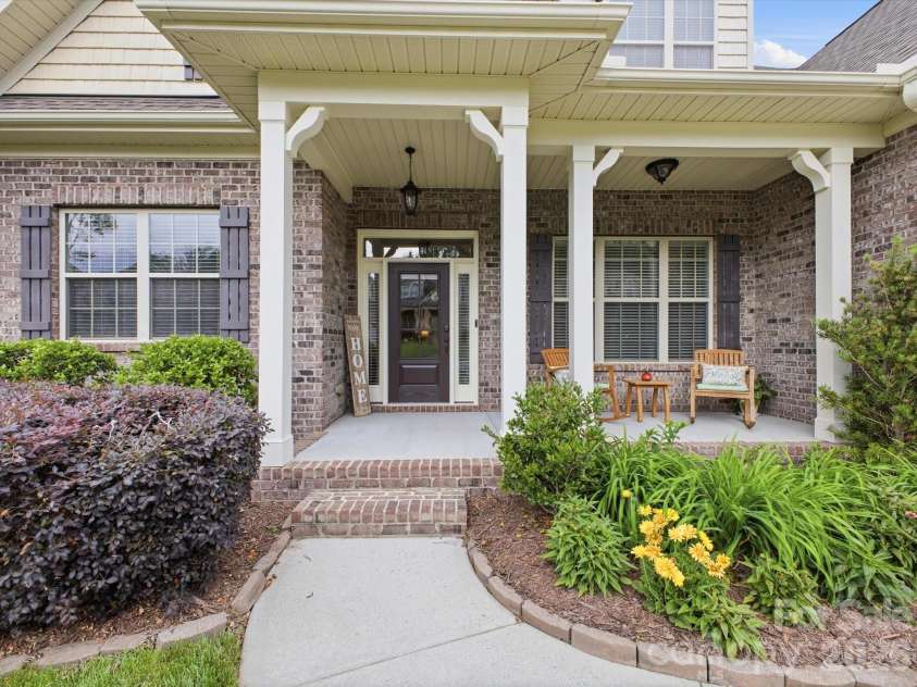 4005 Stonehill Lane, Matthews, NC 28104.  MLS# CAR4380578, YatesRealty ID 23589. 