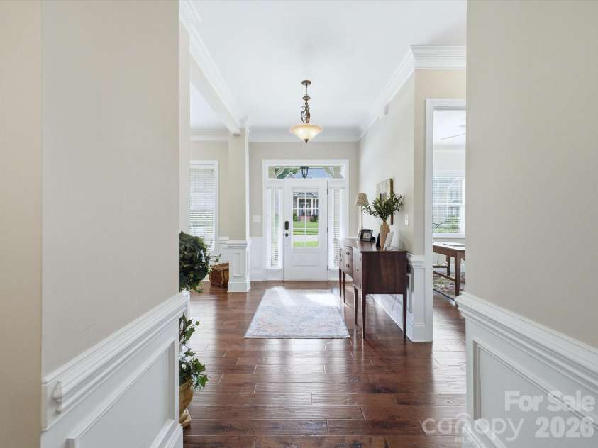 4005 Stonehill Lane, Matthews, NC 28104.  MLS# CAR4380578, YatesRealty ID 23589. 
