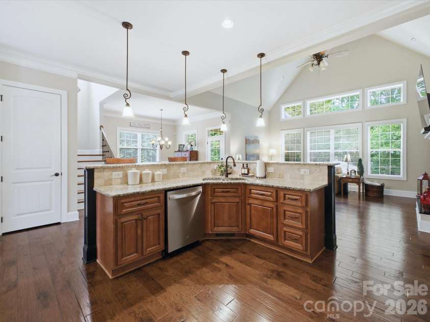 4005 Stonehill Lane, Matthews, NC 28104.  MLS# CAR4380578, YatesRealty ID 23589. 