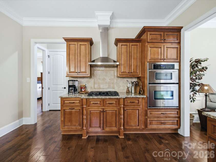 4005 Stonehill Lane, Matthews, NC 28104.  MLS# CAR4380578, YatesRealty ID 23589. 