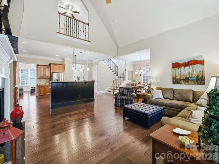 4005 Stonehill Lane, Matthews, NC 28104.  MLS# CAR4380578, YatesRealty ID 23589. 