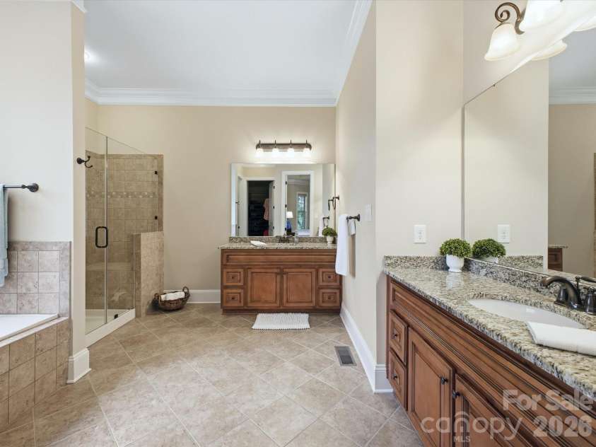 4005 Stonehill Lane, Matthews, NC 28104.  MLS# CAR4380578, YatesRealty ID 23589. 