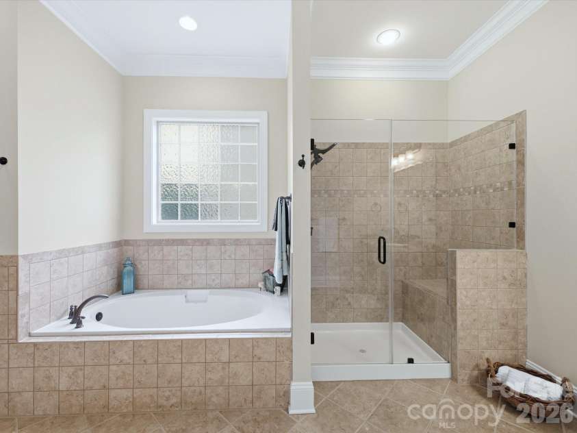 4005 Stonehill Lane, Matthews, NC 28104.  MLS# CAR4380578, YatesRealty ID 23589. 