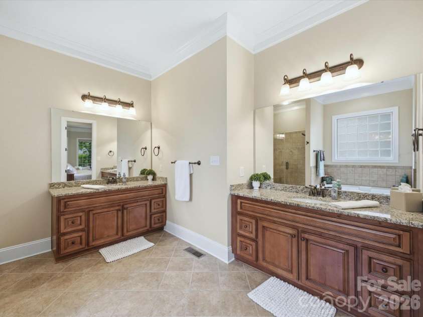 4005 Stonehill Lane, Matthews, NC 28104.  MLS# CAR4380578, YatesRealty ID 23589. 