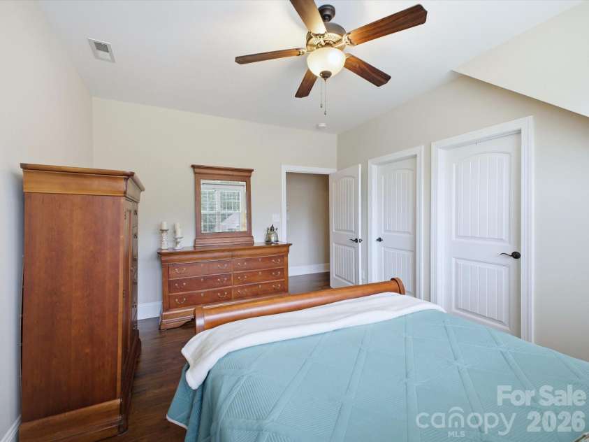 4005 Stonehill Lane, Matthews, NC 28104.  MLS# CAR4380578, YatesRealty ID 23589. 