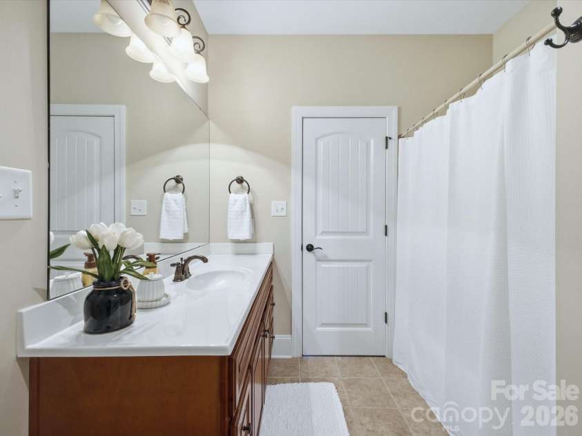 4005 Stonehill Lane, Matthews, NC 28104.  MLS# CAR4380578, YatesRealty ID 23589. 