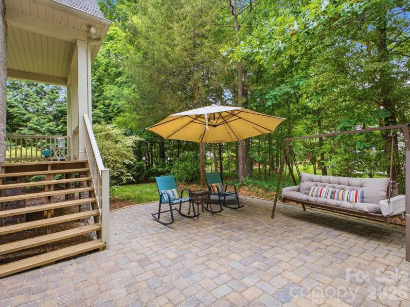 4005 Stonehill Lane, Matthews, NC 28104.  MLS# CAR4380578, YatesRealty ID 23589. 