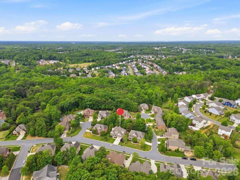 4005 Stonehill Lane, Matthews, NC 28104.  MLS# CAR4380578, YatesRealty ID 23589. 