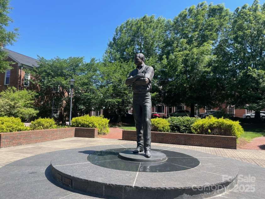 7785 Crestwood Drive, Kannapolis, NC 28081.  MLS# CAR4299268, YatesRealty ID 23589. 