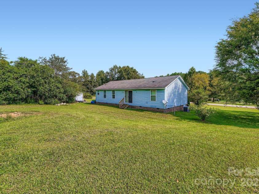 7785 Crestwood Drive, Kannapolis, NC 28081.  MLS# CAR4299268, YatesRealty ID 23589. 