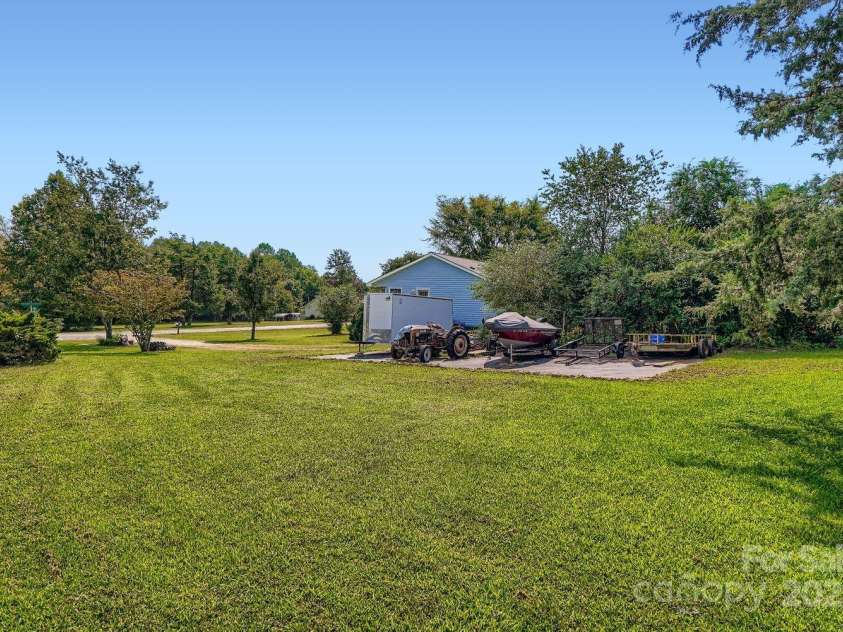 7785 Crestwood Drive, Kannapolis, NC 28081.  MLS# CAR4299268, YatesRealty ID 23589. 