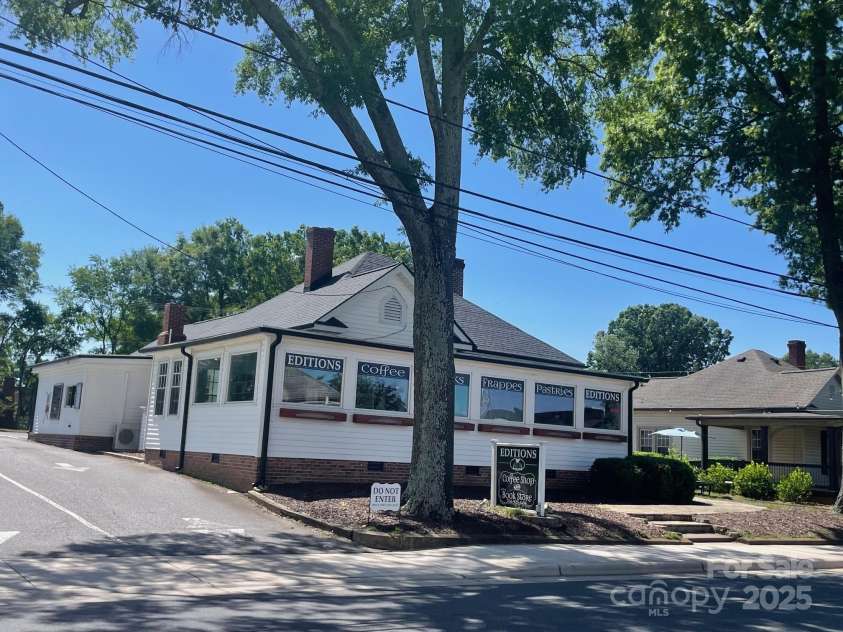 7785 Crestwood Drive, Kannapolis, NC 28081.  MLS# CAR4299268, YatesRealty ID 23589. 