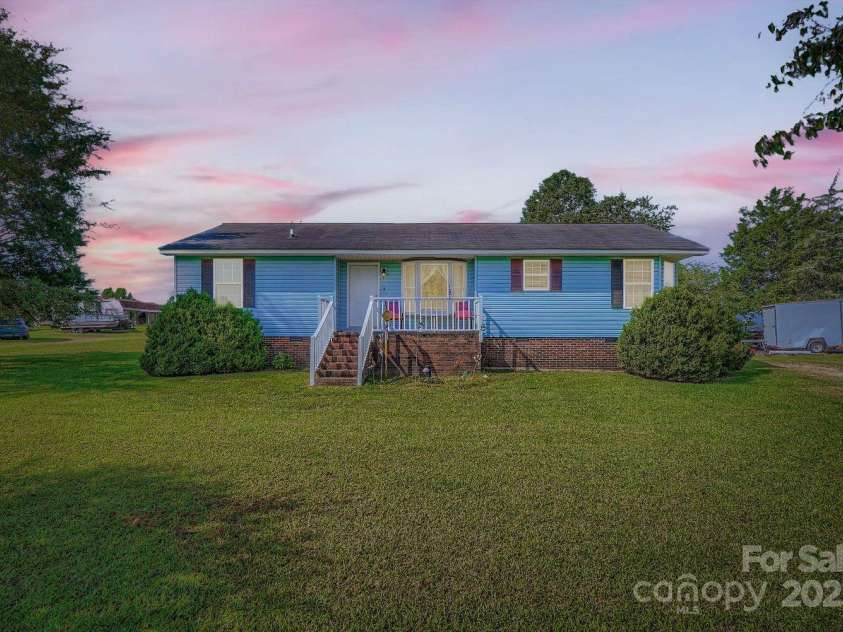 7785 Crestwood Drive, Kannapolis, NC 28081.  MLS# CAR4299268, YatesRealty ID 23589. 