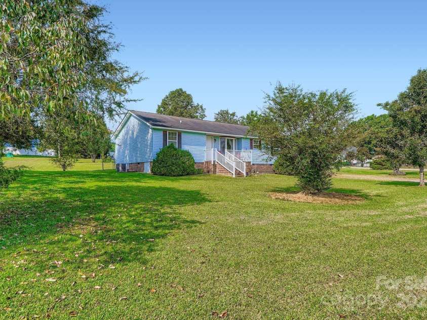 7785 Crestwood Drive, Kannapolis, NC 28081.  MLS# CAR4299268, YatesRealty ID 23589. 
