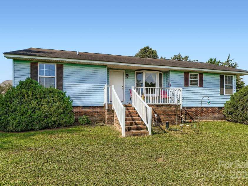 7785 Crestwood Drive, Kannapolis, NC 28081.  MLS# CAR4299268, YatesRealty ID 23589. 