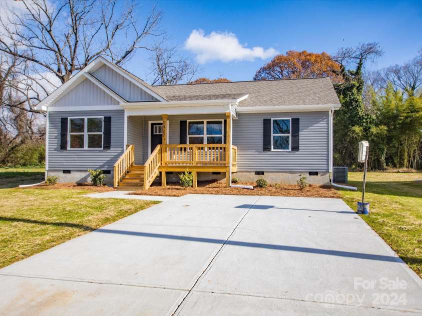 1327 Old Salisbury Road, Statesville, NC 28625.  MLS# CAR4196254, YatesRealty ID 2359. Front of Home
