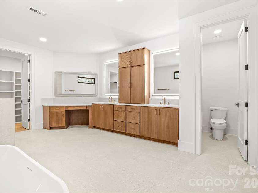 7109 Essington Drive, Charlotte, NC 28270.  MLS# CAR4353515, YatesRealty ID 23590. 