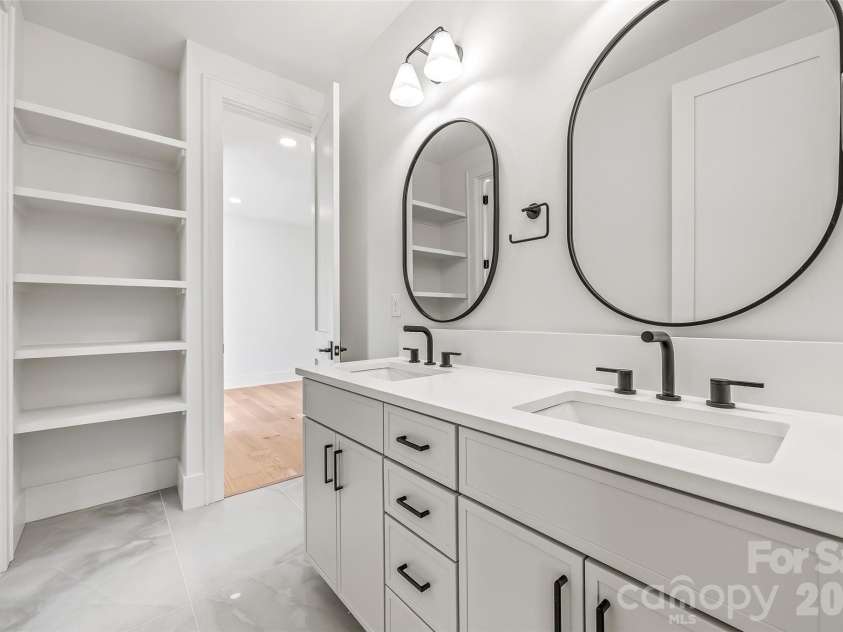 7109 Essington Drive, Charlotte, NC 28270.  MLS# CAR4353515, YatesRealty ID 23590. Jack and Jill bath between BR 2 and 3