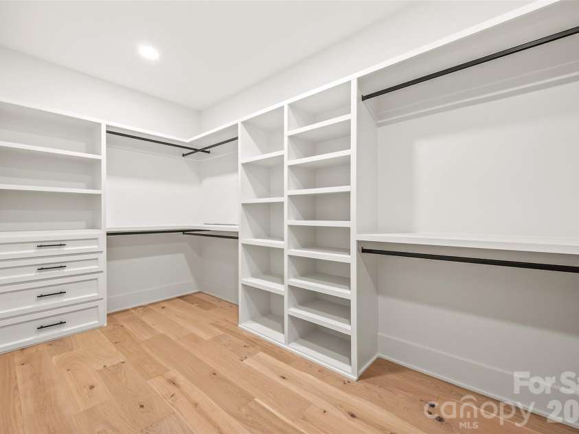 7109 Essington Drive, Charlotte, NC 28270.  MLS# CAR4353515, YatesRealty ID 23590. Primary walk-in-closet