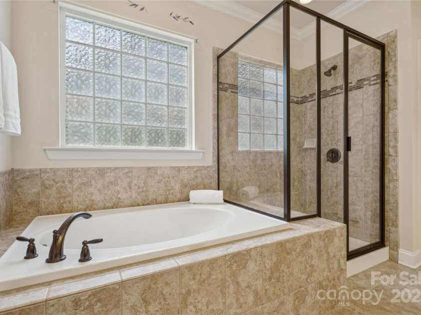 196 Hawks Creek Parkway, Fort Mill, SC 29708.  MLS# CAR4271545, YatesRealty ID 23591. Garden tub and tile shower compliment the primary bath