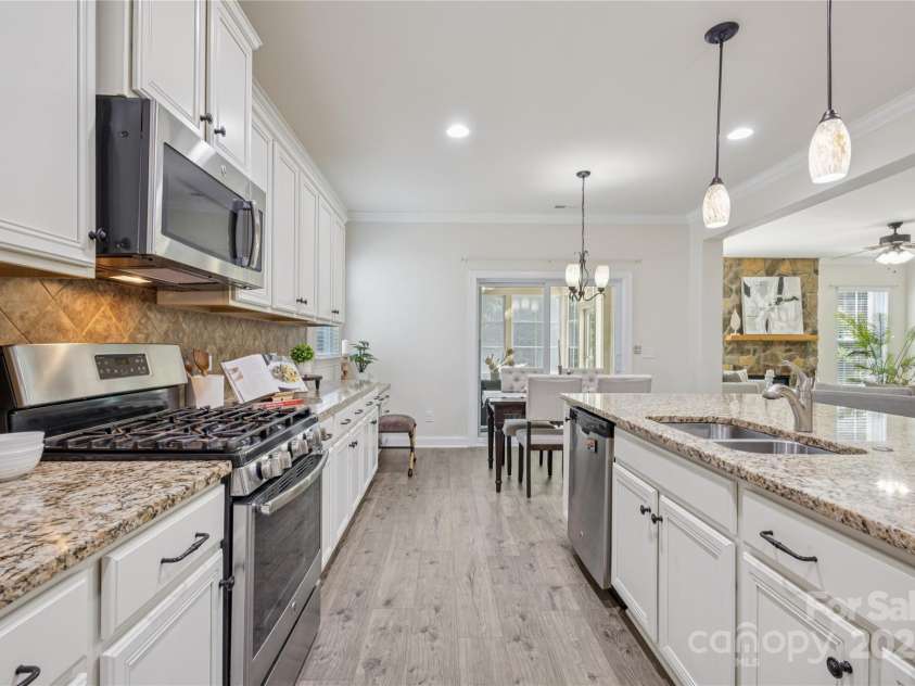 196 Hawks Creek Parkway, Fort Mill, SC 29708.  MLS# CAR4271545, YatesRealty ID 23591. High end stainless steel appliances include gas range