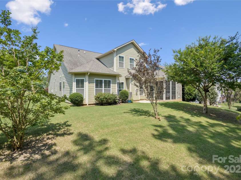 196 Hawks Creek Parkway, Fort Mill, SC 29708.  MLS# CAR4271545, YatesRealty ID 23591. Spacious 0.23 acre lot with room to roam