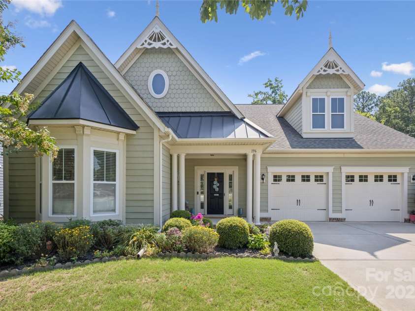 196 Hawks Creek Parkway, Fort Mill, SC 29708.  MLS# CAR4271545, YatesRealty ID 23591. WELCOME HOME!!