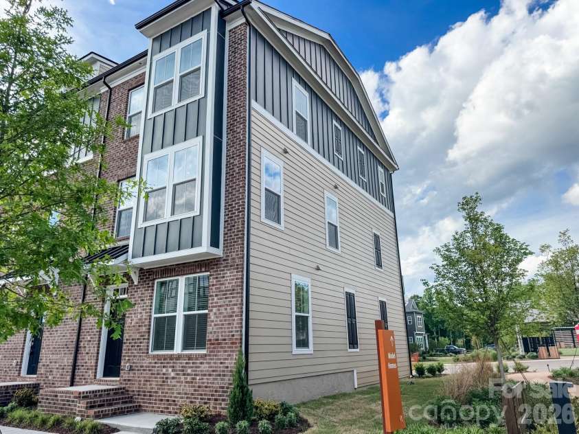 3102 Middle Street, Charlotte, NC 28278.  MLS# CAR4377232, YatesRealty ID 23592. Representative