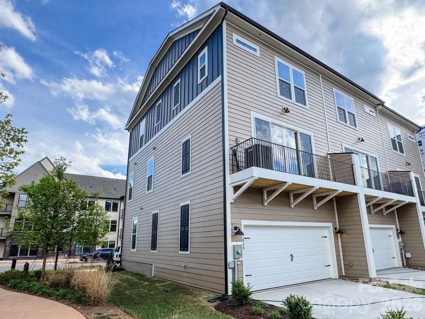 3102 Middle Street, Charlotte, NC 28278.  MLS# CAR4377232, YatesRealty ID 23592. Representative