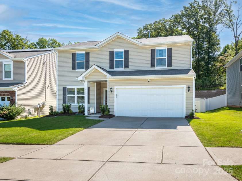 9123 Magnolia Lily Avenue, Charlotte, NC 28227.  MLS# CAR4272877, YatesRealty ID 23592. Front Exterior